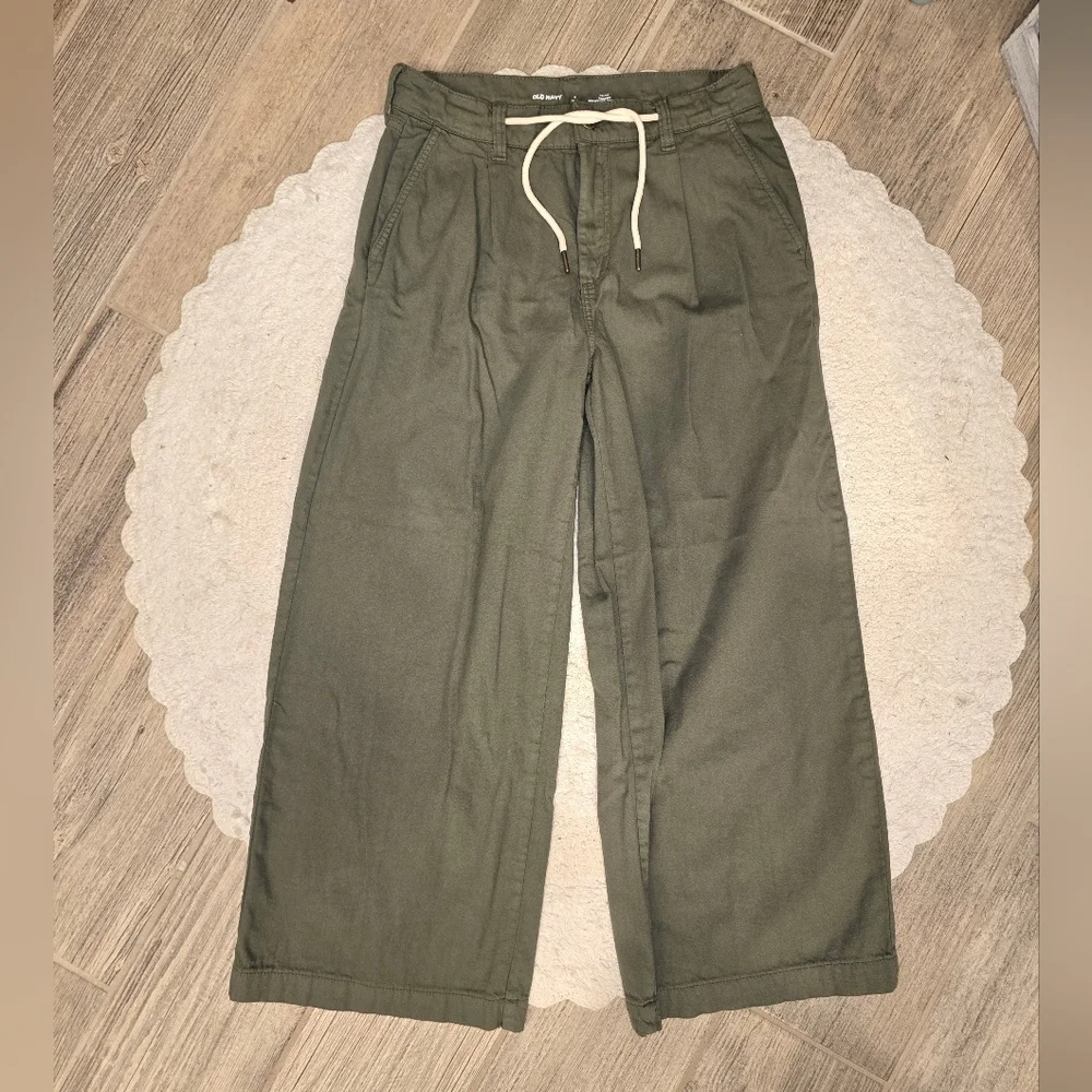 Old Navy High-Waisted Super Wide-Leg Drapey Pants - Picture 3 of 10